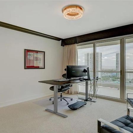 Stunning Four Bedroom Fully Professionally Remodeled Apartment لاس فيغاس المظهر الخارجي الصورة