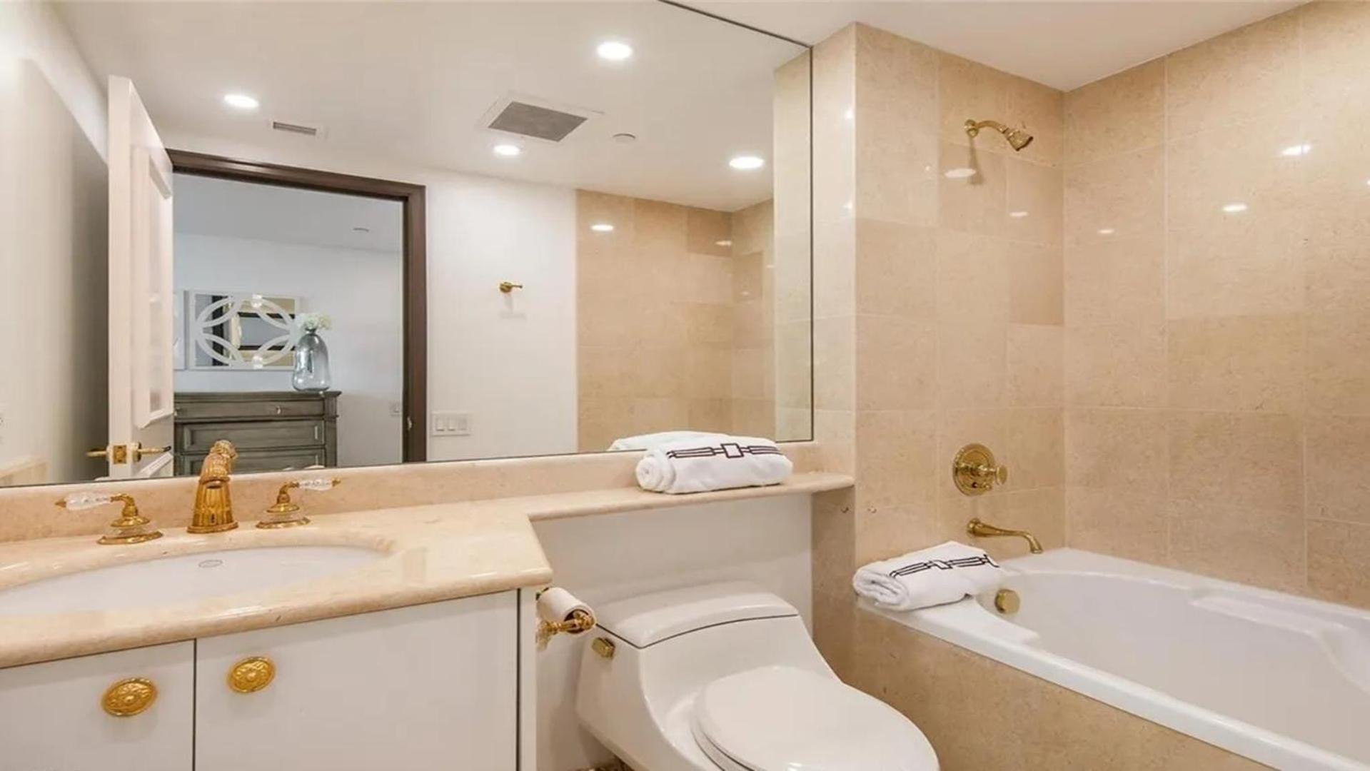 Stunning Four Bedroom Fully Professionally Remodeled Apartment لاس فيغاس المظهر الخارجي الصورة